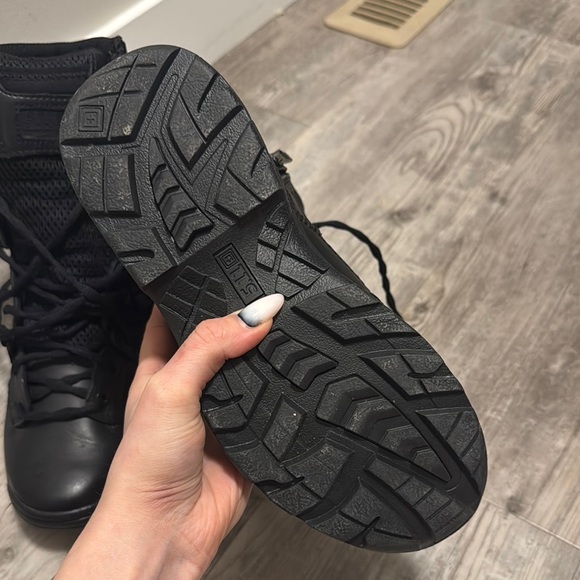 Black Tactical 5.11 boots - Picture 3 of 6